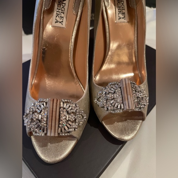 BADGLEY MISCHKA DAVIDA II GOLD SATIN SHOES SZ 71/2 - Picture 4 of 8